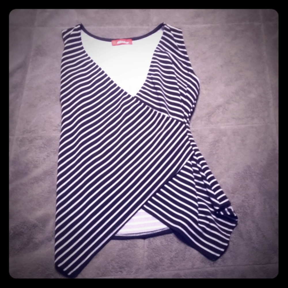 V neck sleeveless top
